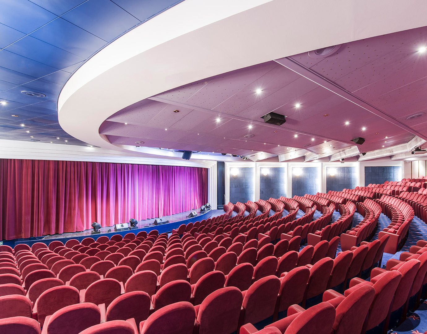 MSC Cruises lxentertainmenttheatreshows03 MSC Cruises lxentertainmenttheatreshows03