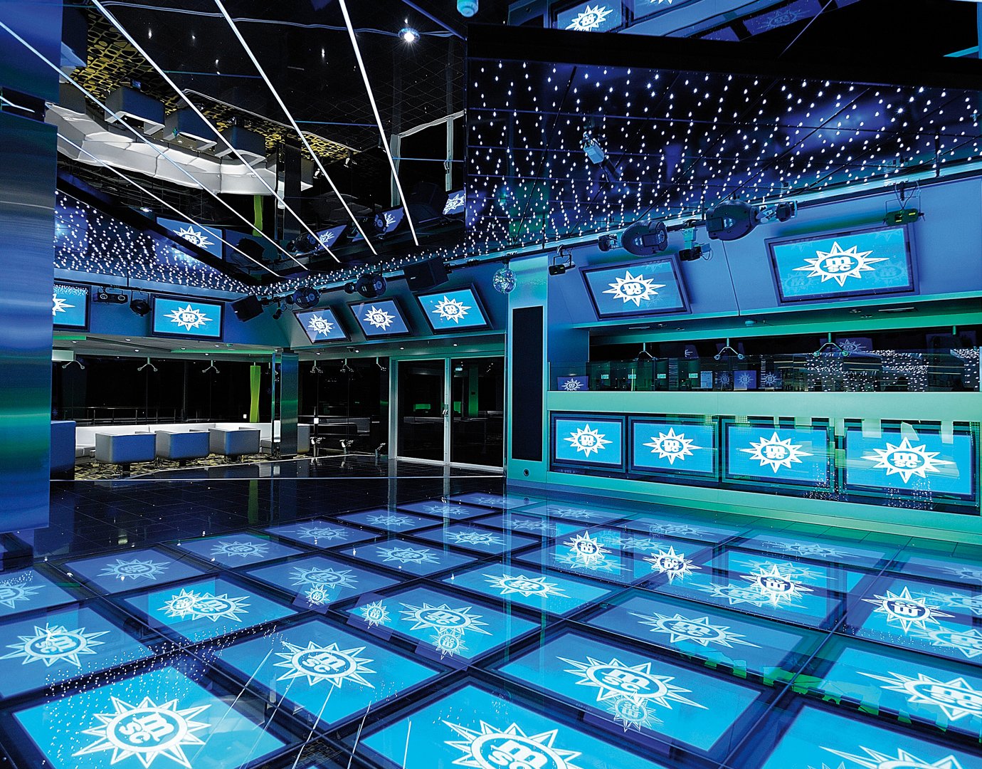 MSC Poesia Entertainment S32 Disco 02 MSC Poesia Entertainment S32 Disco 02