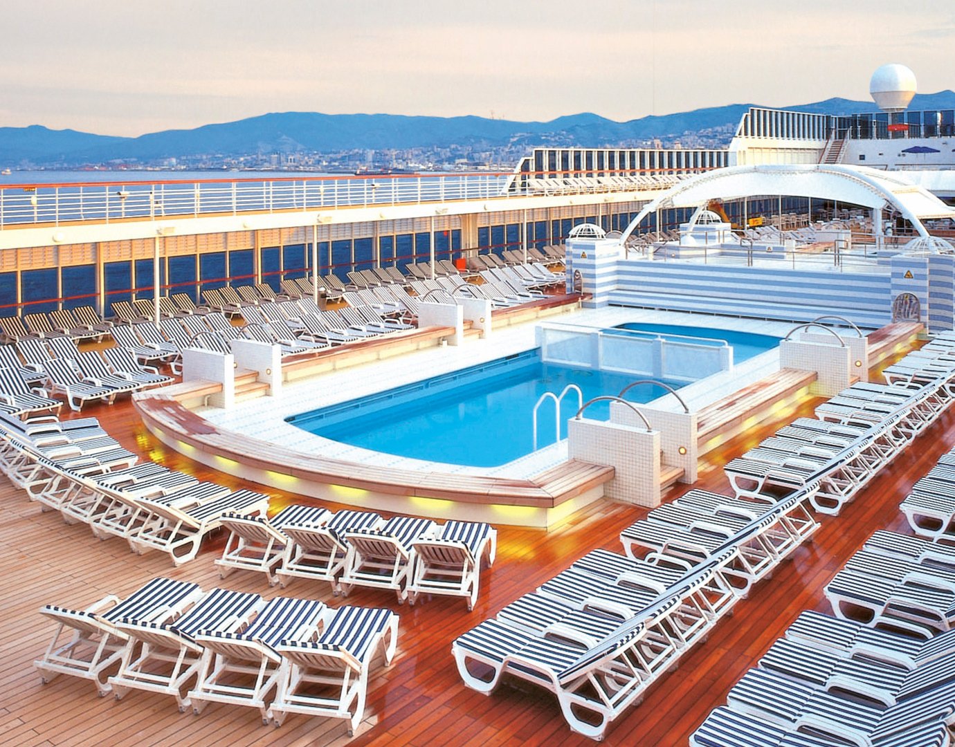 MSC Sinfonia Entertainment Le Piscine 01 MSC Sinfonia Entertainment Le Piscine 01