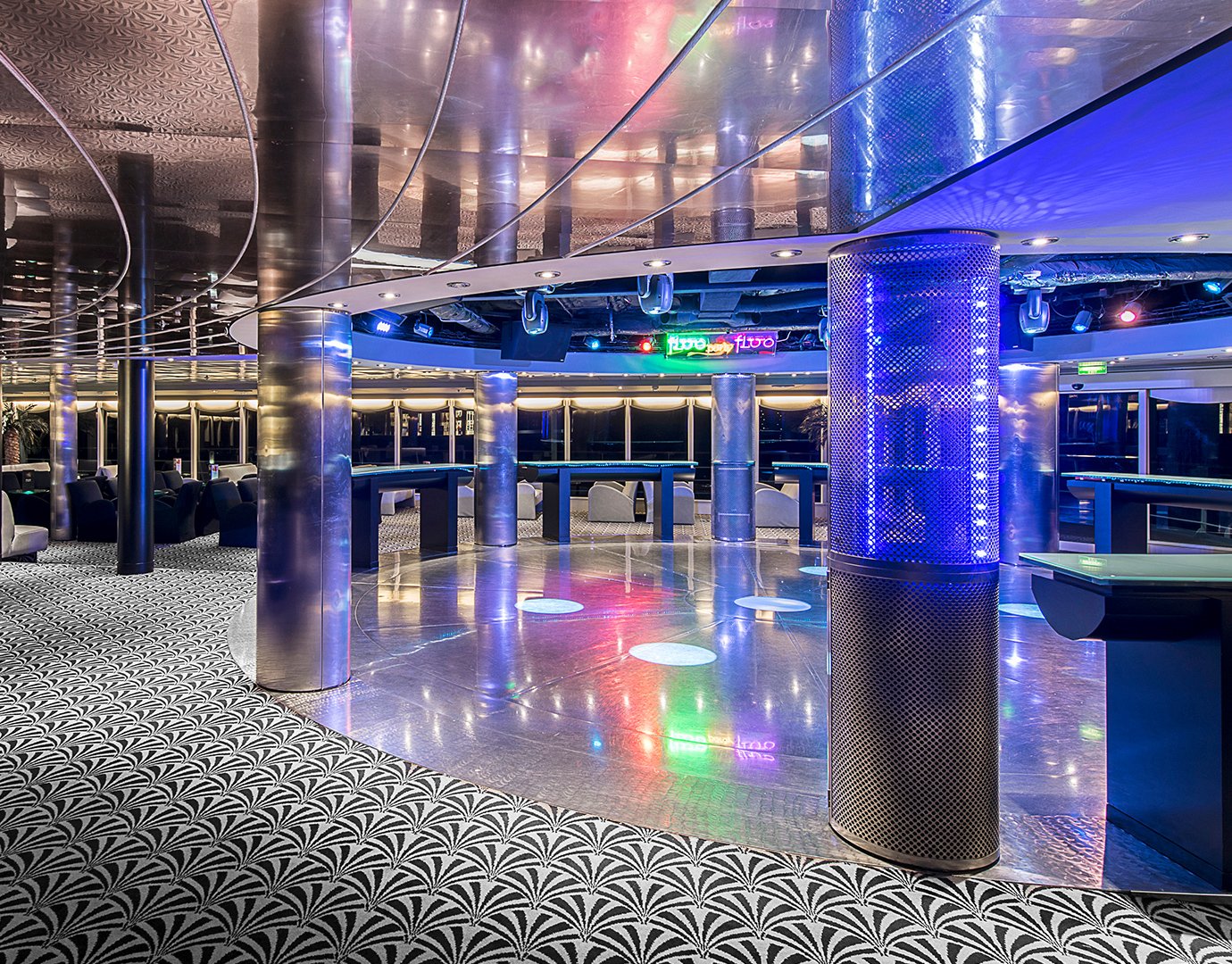 MSC Sinfonia Entertainment Pasha Club Disco 02 MSC Sinfonia Entertainment Pasha Club Disco 02